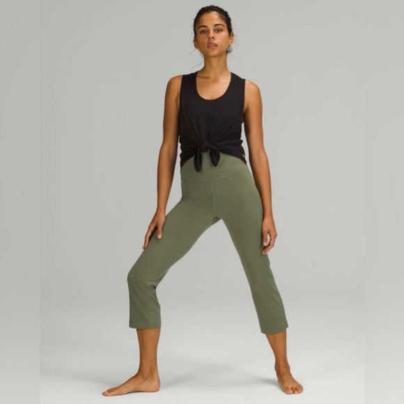 Lululemon Groove Super-High-Rise Crop 23" in Green Twill - Picture 2 of 4
